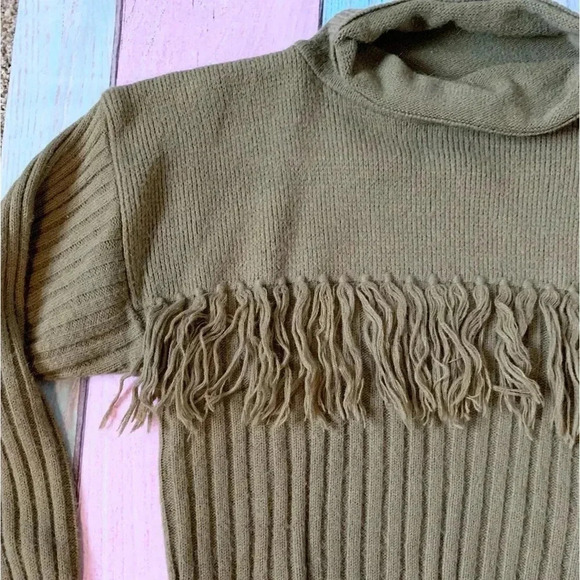 Vintage super soft fringe turtle neck sweater - Picture 3 of 7